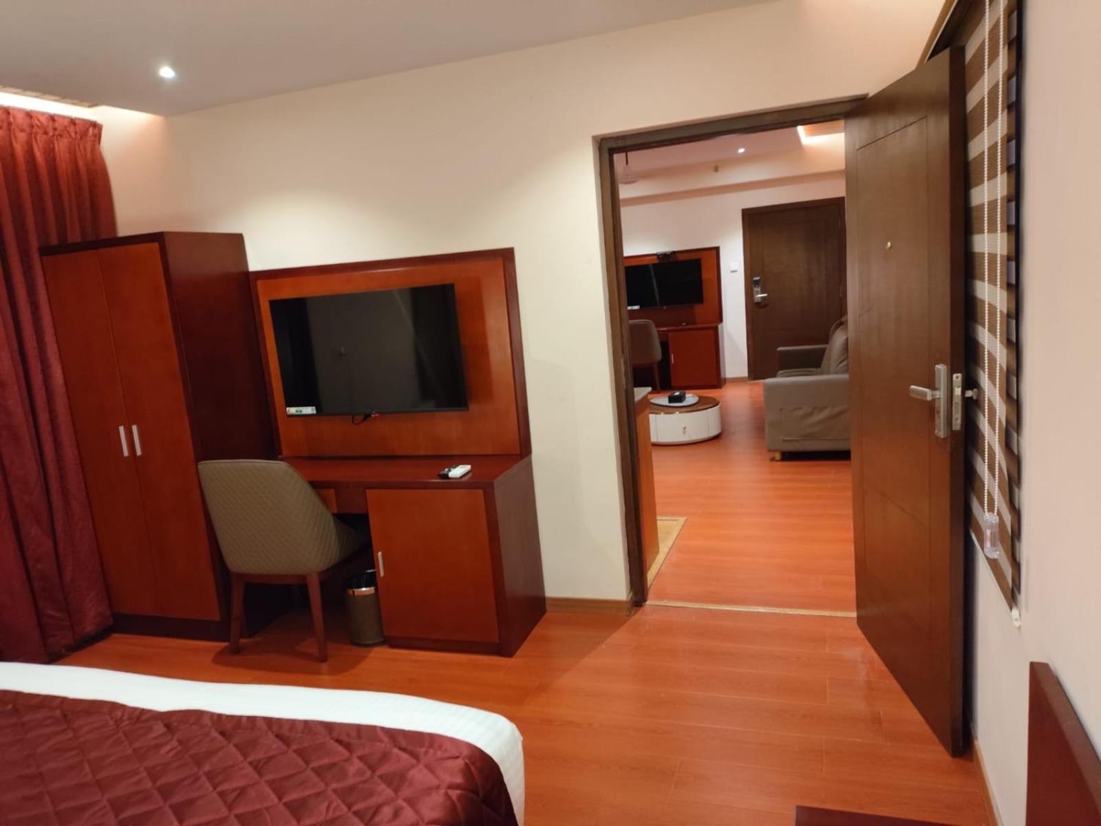 Park Avenue Hotel & Apartments Trichy Tiruchirappalli Экстерьер фото